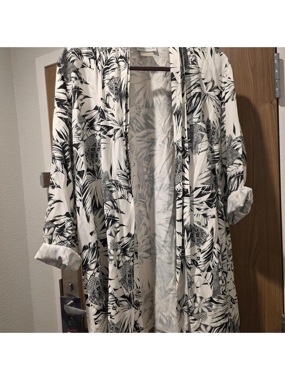 Studio L.A. Black and White Tropical Print Open Front Jacket Size 8